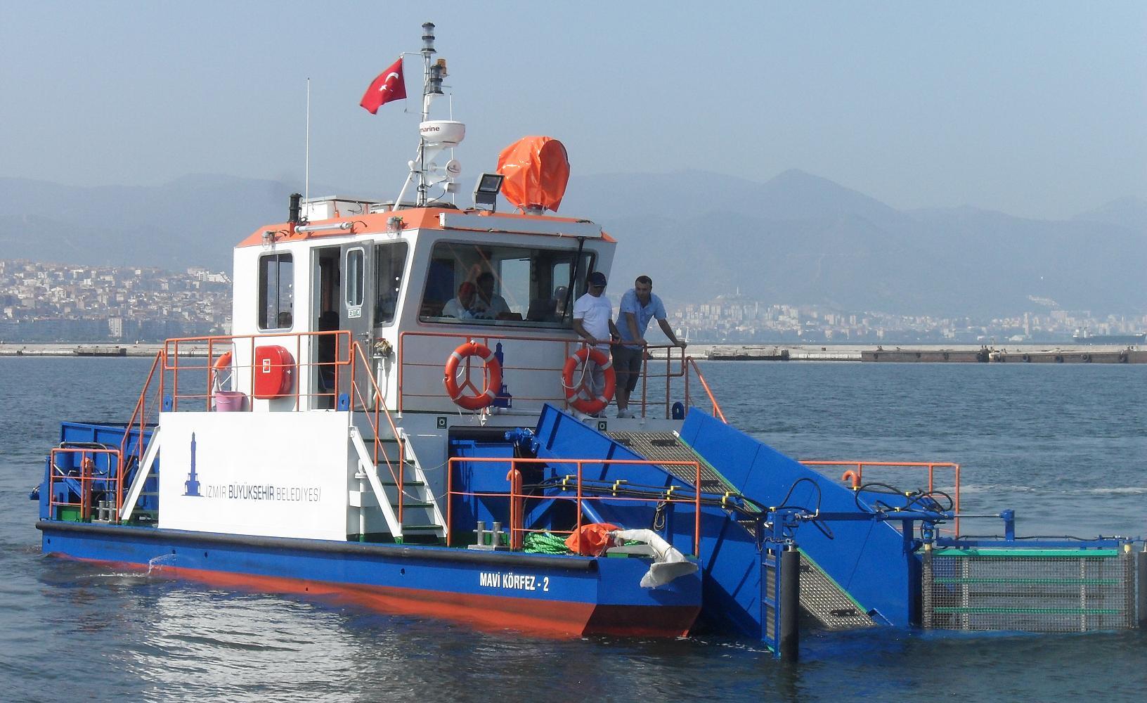 12M GARBAGE COLLECTING BOAT